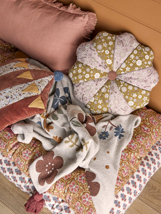 Floral Tassel Throw – Cosy Autumn Nursery & Playroom Blanket